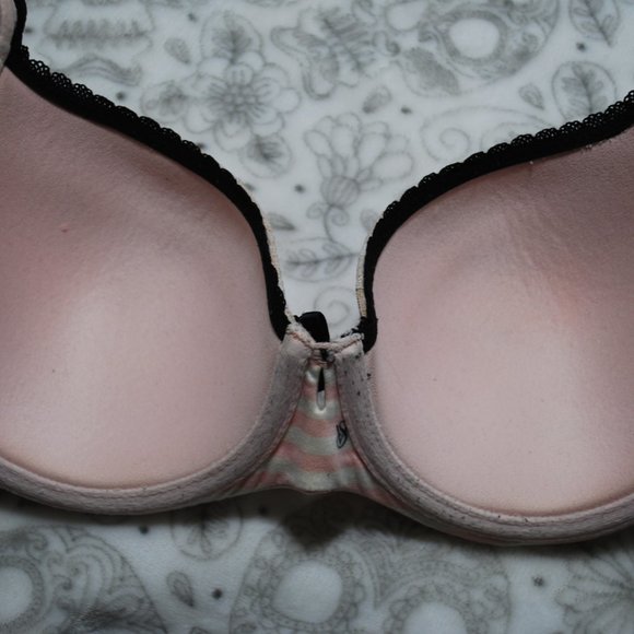 Victoria's Secret Bra - Picture 4 of 5